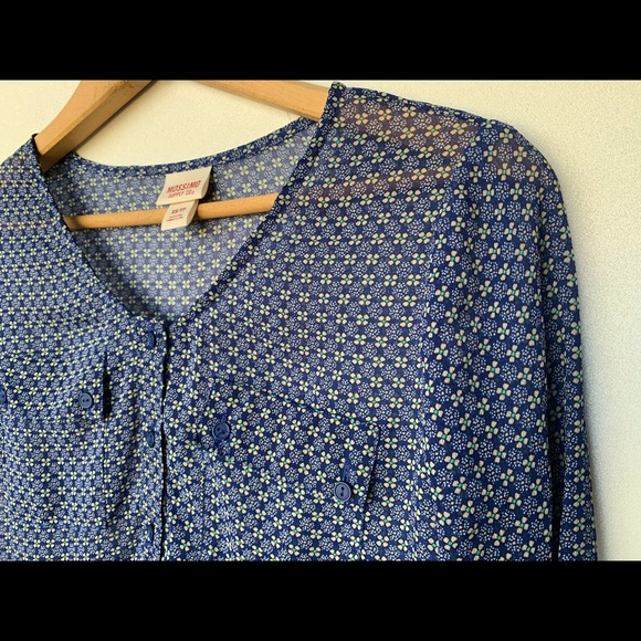 XS, Mossimo, blue retro floral print sheer top - Picture 4 of 11
